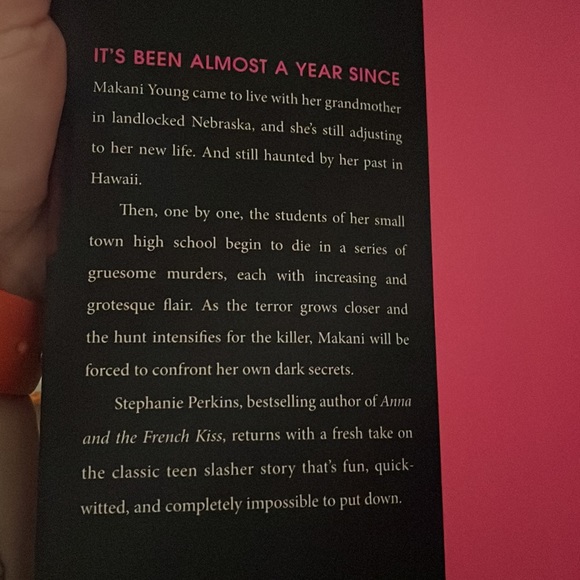 2 horror themed books - Picture 2 of 7